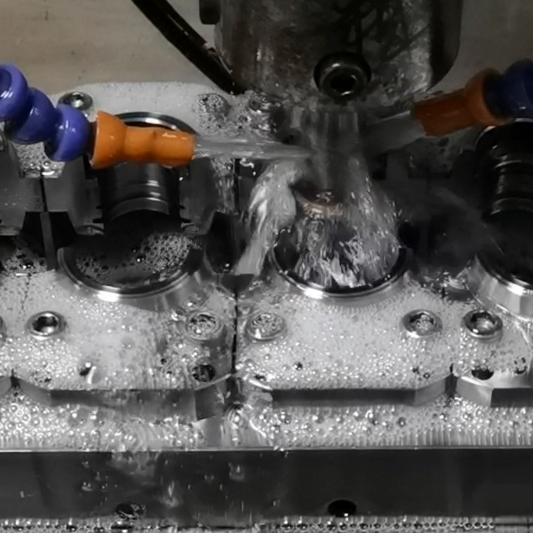 PET bottle preform injection mold: lip (mouth)